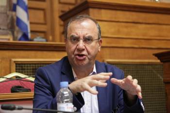 Στρατούλης: "Το χειρότερο που θα μπορούσε να μας συμβεί, είναι να υπογράψουμε ένα τρίτο μνημόνιο"