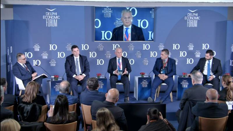 Ο Πτωχός στο Οικονομικό Φόρουμ των Δελφών