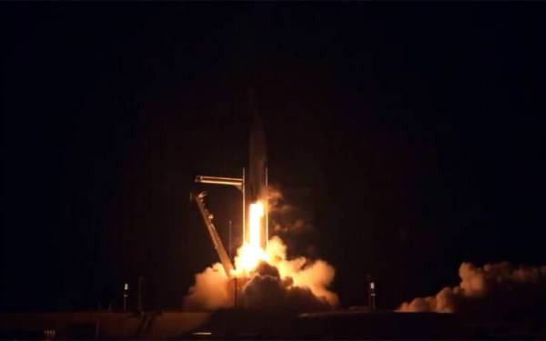 Υπηρεσίες «διαστημικού ταξί» για τη NASA: Πύραυλος της SpaceX μετέφερε τέσσερις αστροναύτες στον Διεθνή Διαστημικό Σταθμό
