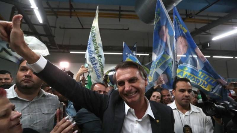 Προεδρικές εκλογές στη Βραζιλία: Ο ακροδεξιός υποψήφιος αύξησε το προβάδισμά του