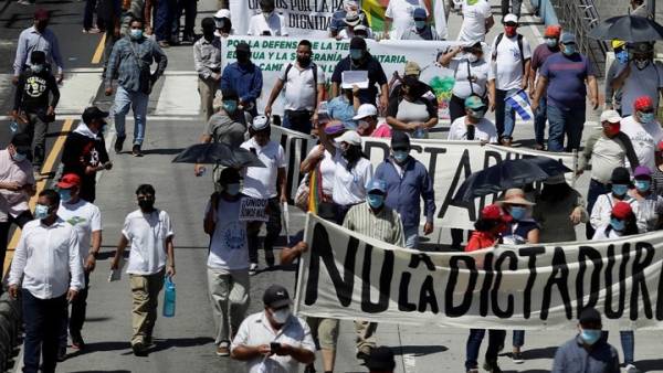 Ελ Σαλβαδόρ: Χιλιάδες στον δρόμο εναντίον του προέδρου Ναγίμπ Μπουκέλε