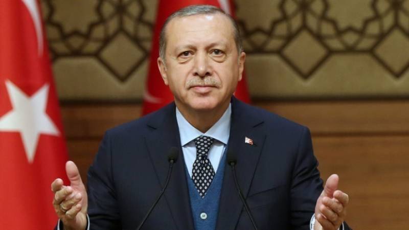 Liberation: Ο Ερντογάν προσπαθεί να υπερασπιστεί την Ουκρανία χωρίς να προσβάλει τη Ρωσία
