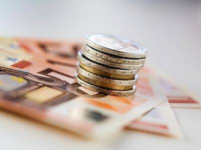 Δόμνα Μιχαηλίδου: Ξεκίνησε η καταβολή των 150 ευρώ ανά παιδί σε 950.000 οικογένειες