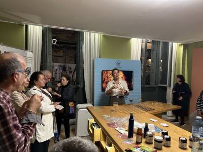 Καλαμάτα: Γευσιγνωσία μελιού και παρουσίαση στο Εκθετήριο Τοπικών Προϊόντων του Δήμου