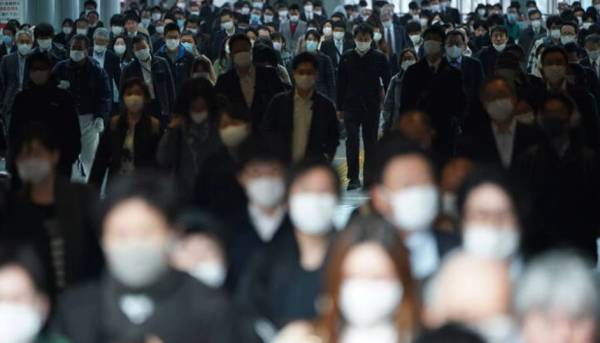 Ιαπωνία: Εξετάζει την πιθανότητα να υποβαθμίσει την Covid σε λιγότερη σοβαρή λοιμώδη νόσο