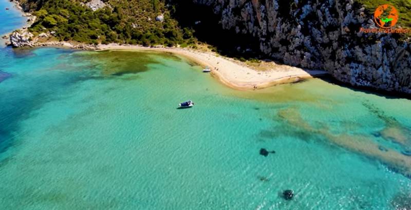 Σφακτηρία: Το νησί της Μεσσηνίας με την μακρά ιστορία και τις εξωτικές παραλίες (Βίντεο)