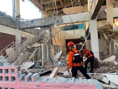 Ινδονησία - Σεισμός 7,7: Τουλάχιστον 47 οι νεκροί - Μη προσβάσιμη η περιοχή κοντά στο επίκεντρο