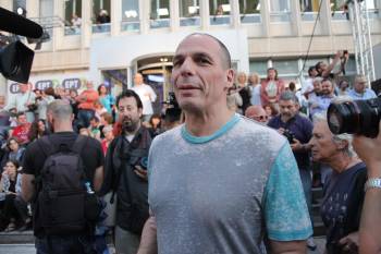 Βαρουφάκης στο twitter: "Εμείς ποτέ δεν τζογάρουμε"