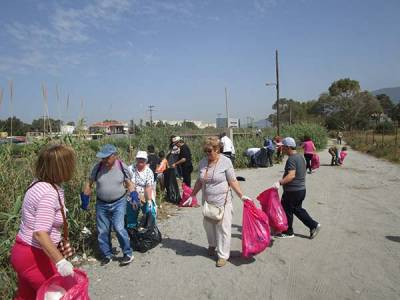 Η παράταξη Μάκαρη καθάρισε Αρι και παραλία (φωτογραφίες)