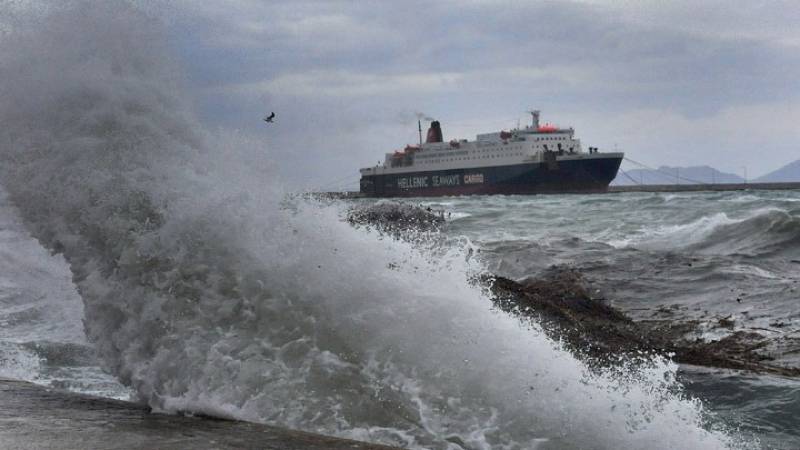 Σε ισχύ το απαγορευτικό απόπλου σε Αττική λόγω ισχυρών ανέμων (βίντεο)