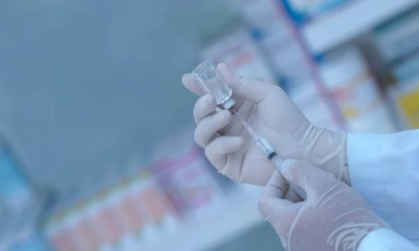 Κορονοϊός - Επικαιροποιημένα διδύναμα εμβόλια: Παρέχουν επιπρόσθετη προστασία σε όσους είχαν κάνει έως τέσσερις δόσεις