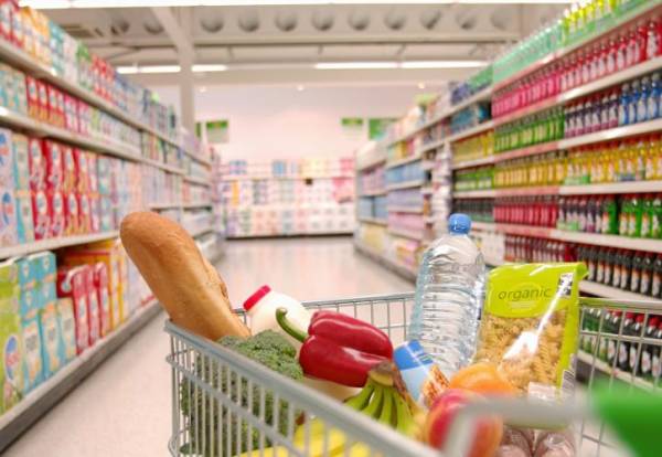 ΙRI: Οι πωλήσεις τροφίμων «κράτησαν» σε άνοδο τον τζίρο των σούπερ μάρκετ