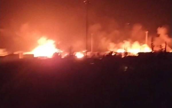 Συρία: «Ισραηλινή επίθεση» στη Λαττάκεια - Στις φλόγες εμπορευματοκιβώτια