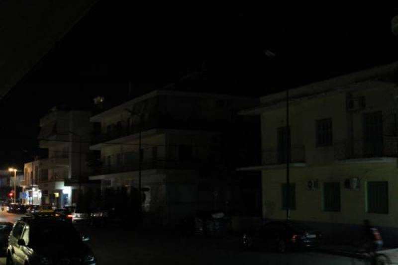 Πρόβλημα στον δημοτικό φωτισμό: Στα σκοτάδια κάθε βράδυ περιοχές της Καλαμάτας