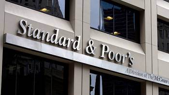 Η Standard and Poor&#039;s υποβάθμισε το μακροπρόθεσμο κρατικό αξιόχρεο της Ελλάδας σε Β-