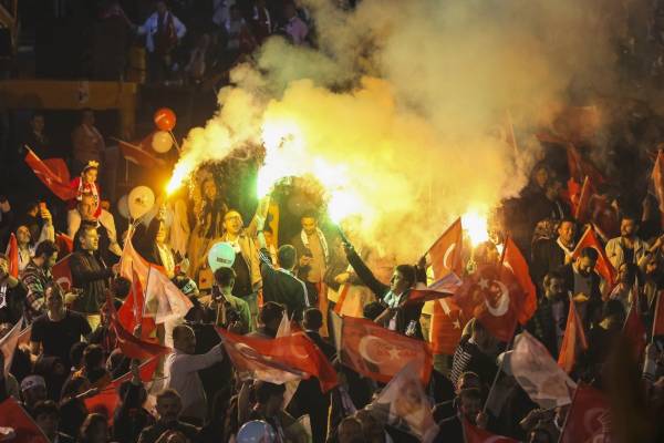 Εκλογές στην Τουρκία: Θρίαμβος της αντιπολίτευσης και τριπλή ήττα Ερντογάν