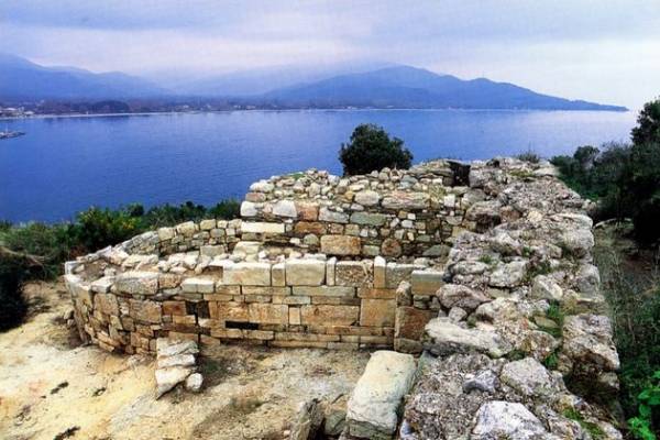 Σισμανίδης: &quot;Δεν έχω αμφιβολία ότι είναι ο τάφος του Αριστοτέλη το μνημείο στα αρχαία Στάγειρα&quot;