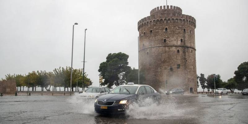 Θεσσαλονίκη: Μοιράζονται κουβέρτες σε άστεγους ενόψει κακοκαιρίας - Σημεία προστασίας των ευάλωτων ομάδων