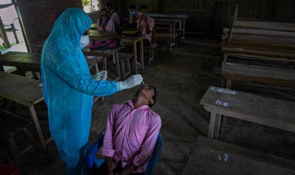 Μάχη με τον χρόνο για τον εμβολιασμό στην Ινδία, πάνω από 56.000 κρούσματα