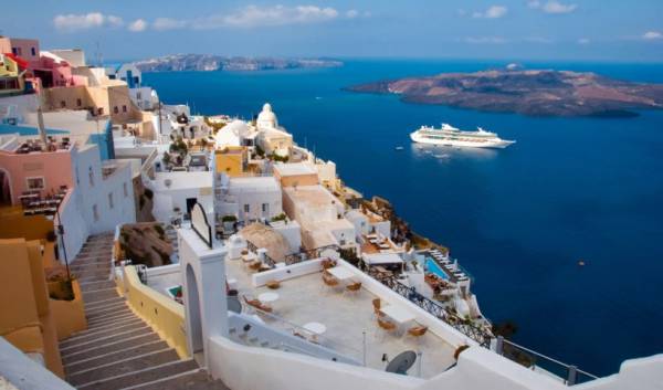 Από τα πιο κοντινά και τουριστικά νησιά του Αιγαίου θα ξεκινήσει η κατάργηση του μειωμένου ΦΠΑ