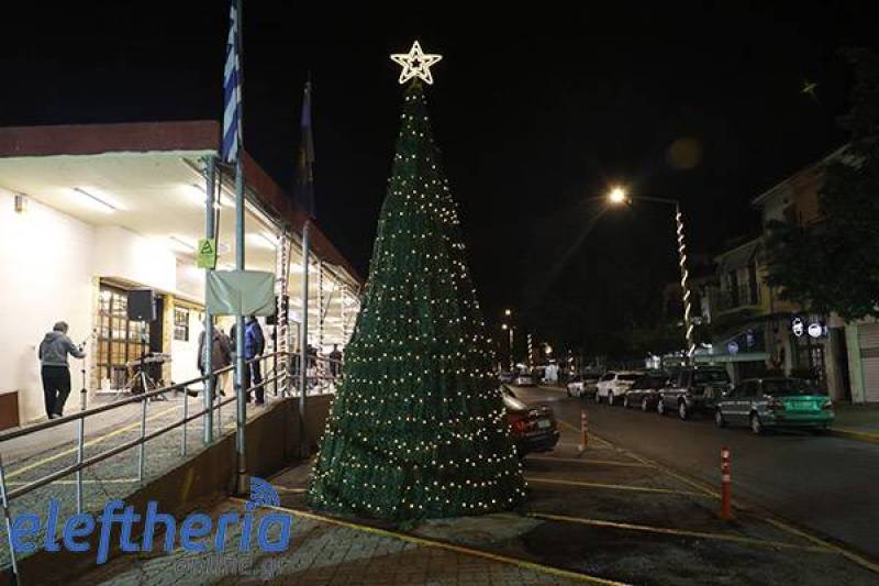 Φωταγώγηση χριστουγεννιάτικου δέντρου στην Κεντρική Αγορά Καλαμάτας