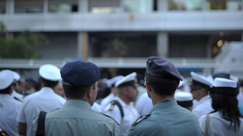 Νέο μισθολόγιο ενστόλων - Αυξήσεις και αναδρομικά έως 3 μήνες