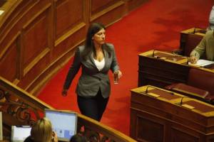 Σεξισμό εναντίον της καταγγέλλει η Ζ. Κωνσταντοπούλου