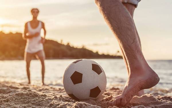 Κρήτη: Ξεψύχησε παίζοντας ποδόσφαιρο στην παραλία