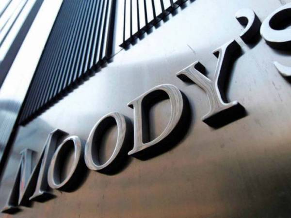 Τα «κόκκινα» δάνεια των ελληνικών τραπεζών θα μειωθούν σταδιακά τους επόμενους 18 μήνες, εκτιμά ο Moody’s