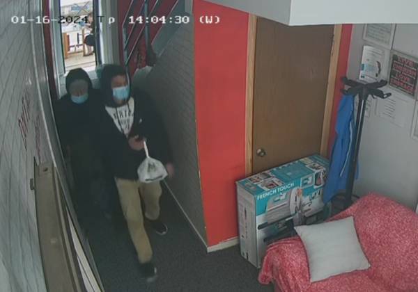 Καλαμάτα: Θρασύτατοι κλέφτες “χτύπησαν” μέρα μεσημέρι φροντιστήριο στο κέντρο της πόλης (βίντεο)