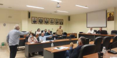 Ενταση σε ένα ακόμη Δημοτικό Συμβούλιο Τριφυλίας - Στο επίκεντρο οι αναπλάσεις πλατειών σε Γαργαλιάνους και Φιλιατρά