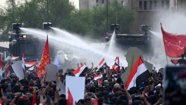 Βαγδάτη: Δύο νεκροί από δακρυγόνα - Διαδηλωτές ζητούν την πτώση του καθεστώτος