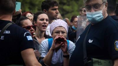 Με αποδοκιμασίες υποδέχτηκαν οι υγειονομικοί τον Πλεύρη στη Θεσσαλονίκη (βίντεο)