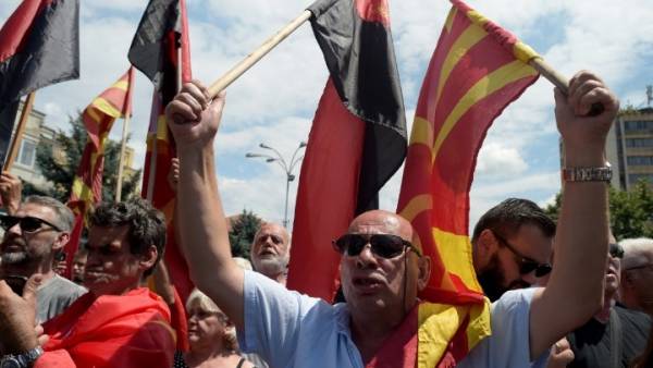 ΠΓΔΜ: Η αντιπολίτευση καλεί τους οπαδούς της να πράξουν κατά συνείδηση στο δημοψήφισμα