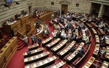 LIVE: η κρίσιμη συνεδρίαση στη Βουλή για το δημοψήφισμα