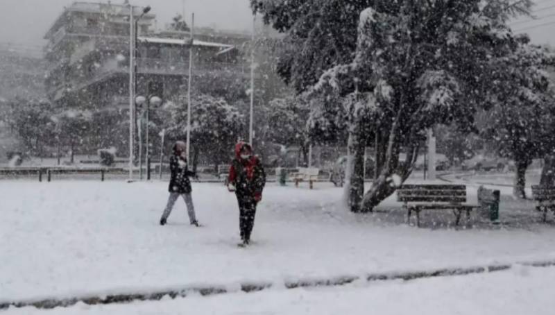 Κακοκαιρία "Ελπίς": Πυκνές χιονοπτώσεις έως το μεσημέρι της Τρίτης