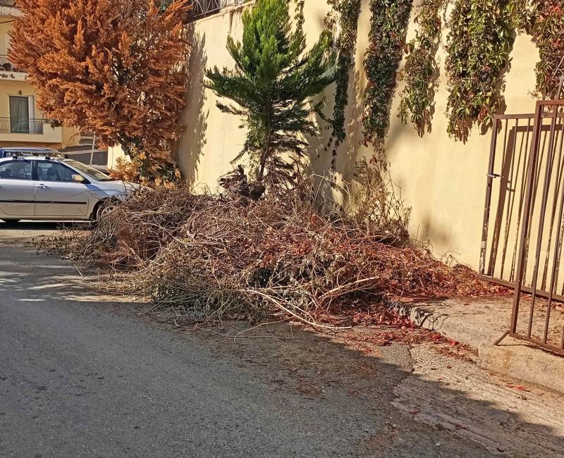 Παρατημένα καιρό στο δρόμο