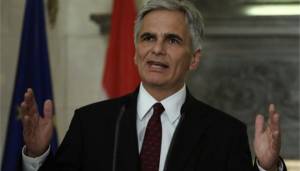 Ο Σόιμπλε θέλει να εξωθήσει τους Ελληνες από το ευρώ, δηλώνει ο καγκελάριος της Αυστρία Β. Φάιμαν