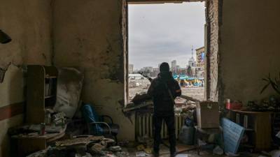 Χωρίς νερό και ρεύμα η Χερσώνα μετά τα πλήγματα, για τα οποία αλληλοκατηγορούνται Μόσχα και Κίεβο (βίντεο)