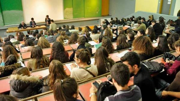 Μετεγγραφές - Πανεπιστήμια: Ποιες είναι οι ευκαιρίες και οι παγίδες για τους φοιτητές