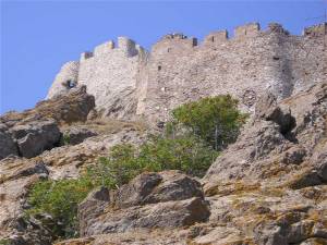 Λήμνος: Κατέρρευσε μέρος του κάστρου της Μύρινας