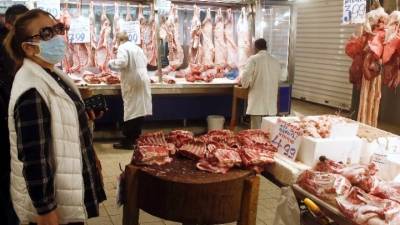 Αρνί και κατσίκι διεκδικούν φέτος την πρωτιά από το χοιρινό στο γιορτινό τραπέζι