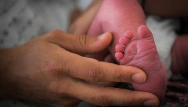 Τσεχία: Μια γυναίκα γέννησε ένα κοριτσάκι 117 ημέρες αφότου οι γιατροί διαπίστωσαν ότι ήταν εγκεφαλικά νεκρή