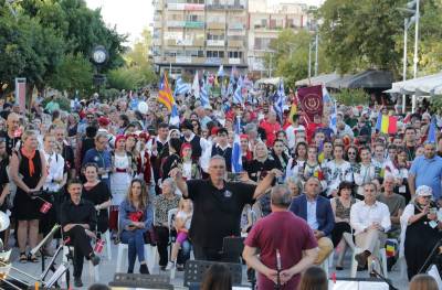 Με εντυπωσιακή παρέλαση ολοκληρώθηκε το 4ο Διεθνές Φεστιβάλ Χορωδιών Καλαμάτας (βίντεο-φωτογραφίες)