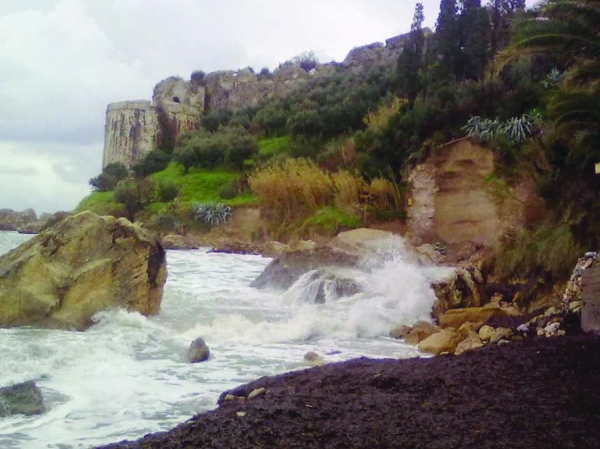 Κατέρρευσε κομμάτι στο Κάστρο Κορώνης