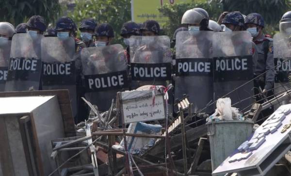 Πραξικόπημα στη Μιανμάρ: Δύο νεκροί από πυρά αστυνομικών κατά τη διάρκεια διαδηλώσεων