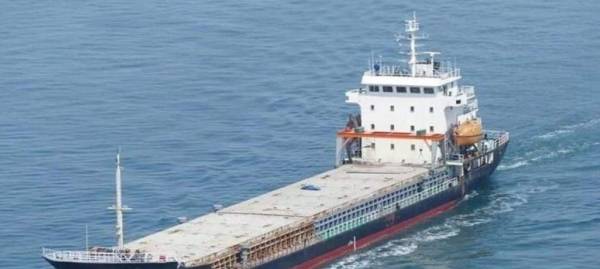 «Μπλόκο» στην Ιταλία για πλοίο που φέρεται να ανήκει σε Έλληνα μεγαλοεφοπλιστή: Πιάστηκε με 850 κιλά κοκαΐνης (βίντεο)