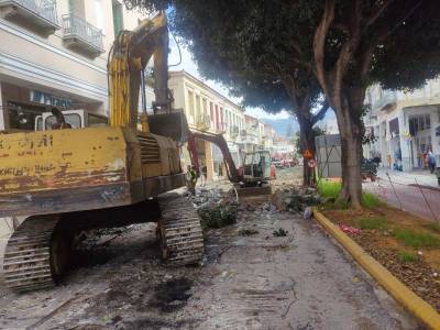 Καλαμάτα: Συνεχίζονται οι εργασίες στην πλατεία 23ης Μαρτίου