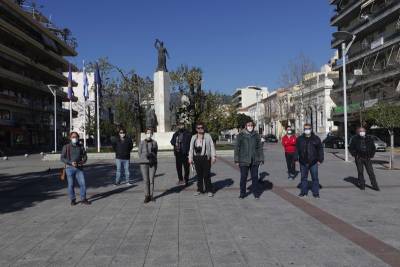 Σιωπηλή διαμαρτυρία φωτογράφων στην Καλαμάτα (βίντεο)