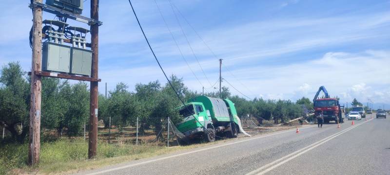 Μεσσηνία: Τροχαίο με απορριμματοφόρο του Δήμου Πύλου - Νέστορος στο Εξοχικό (φωτογραφίες)
